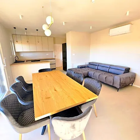 Providenca Apartament Szybenik